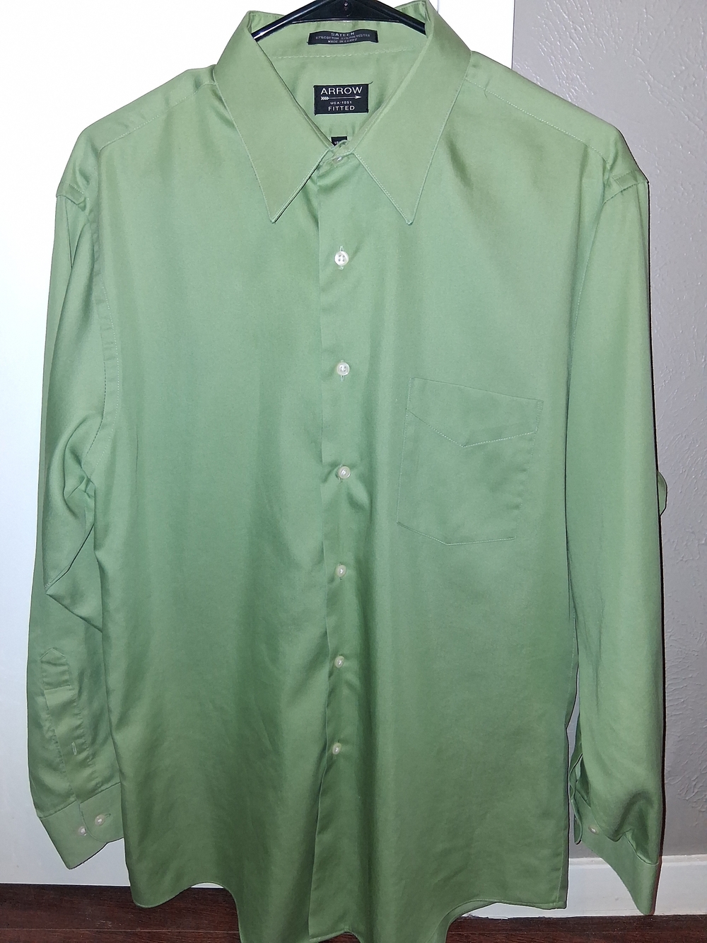 Arrow Men’s Sage Green Long-Sleeve Dress Shirt